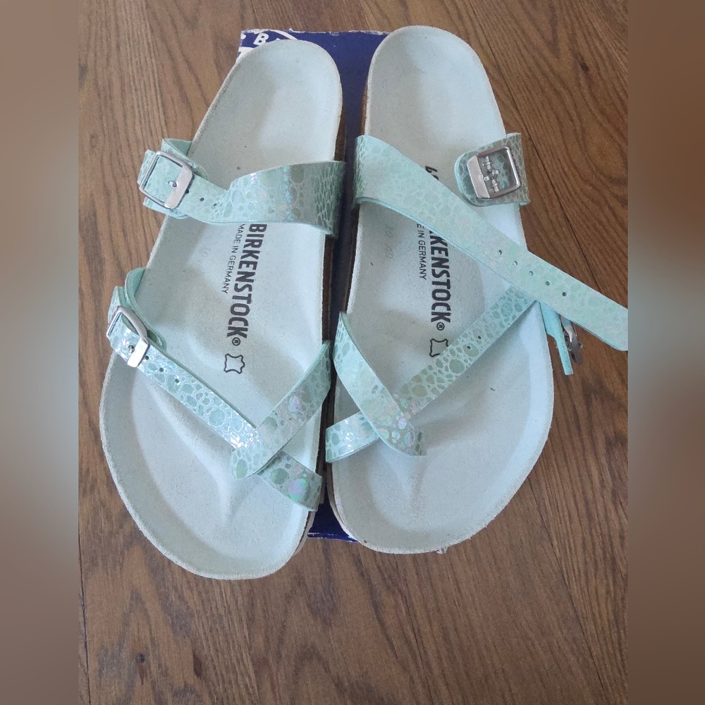 Brand New Mayari Birkenstock Limited Edition Metallic 40 Regular WIDTH
